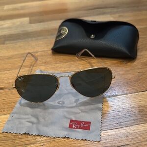 Ray-Ban Gold Frame Sunglasses with Blackish Green Lenses in MINT condition